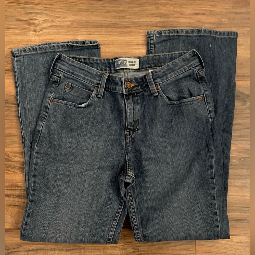 Women’s Signature Levi Strauss Mid Rise Bootcut Jeans Size 8